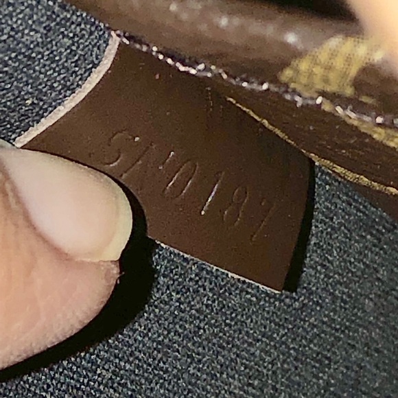 SOLD on another site LV Monogram Vernis Tote Noir - Picture 7 of 8